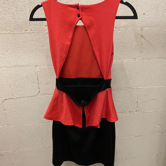 Woman’s Dress - Picture 2 of 4